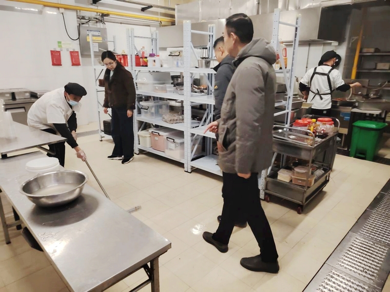 西校區(qū)開(kāi)展春季開(kāi)學(xué)食品安全與膳食經(jīng)費(fèi)管理自查工作